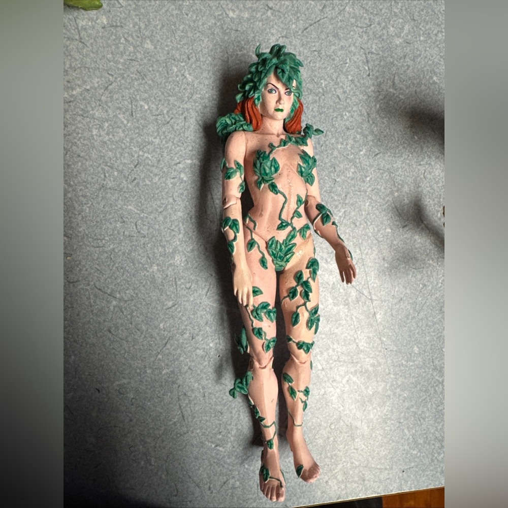 Poison Ivy JUSTICE DC Direct Action Figure Alex Ross Series 3 - Picture 2 of 2